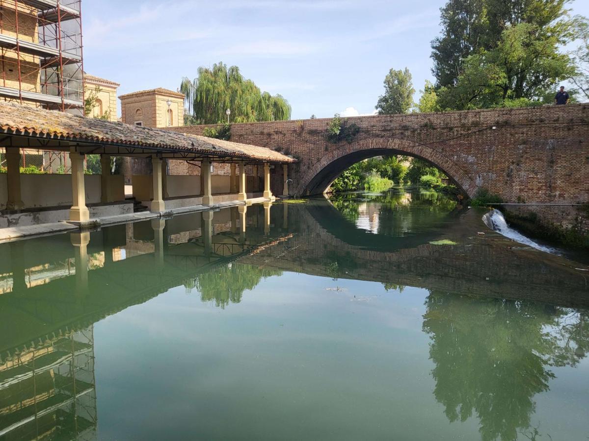 Appartamento Davanti Al Porto Romano ベヴァーニャ エクステリア 写真